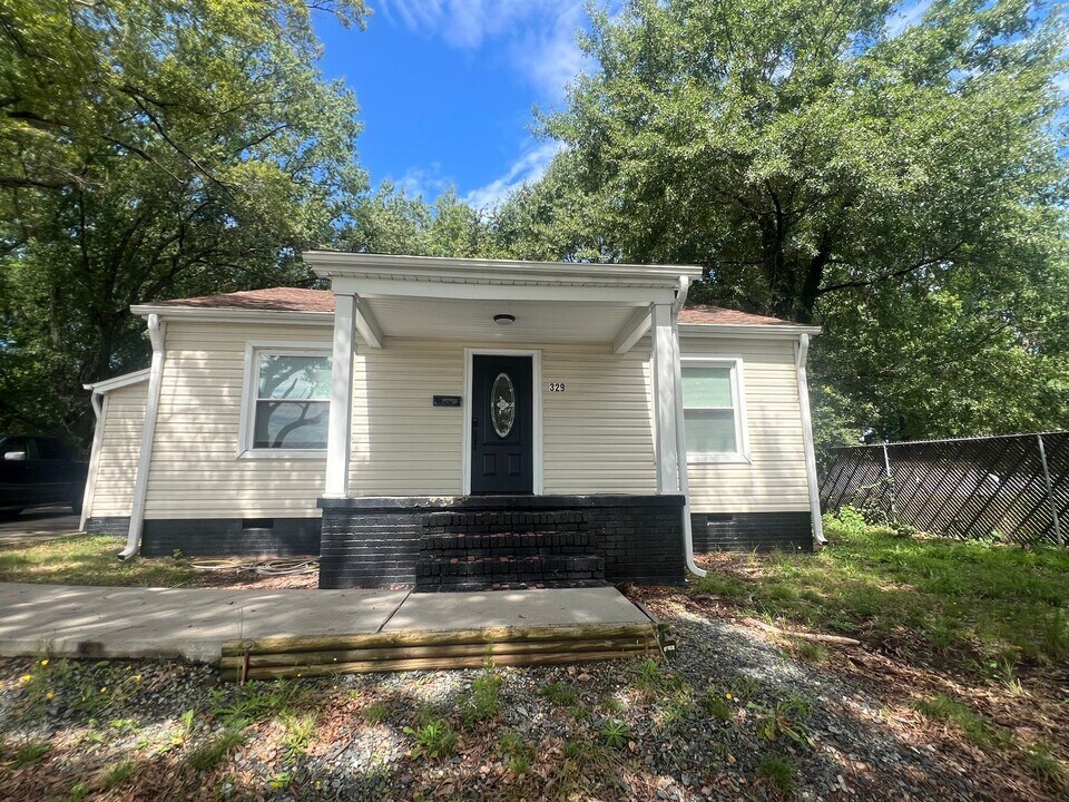 329 N New Hope Rd in Gastonia, NC - Building Photo