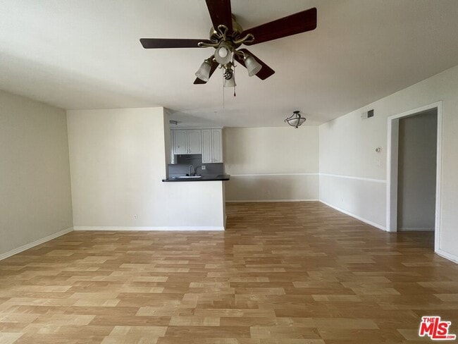 property at 5330 Zelzah Ave