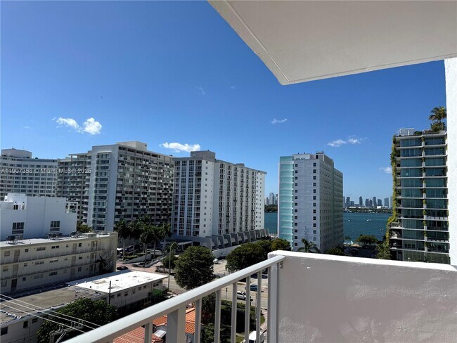 1300 Alton Rd in Miami Beach, FL - Building Photo - Building Photo