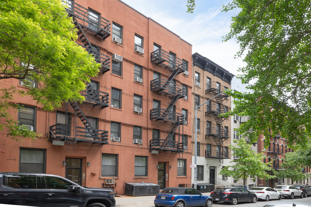 215 E 88th St in New York, NY - Foto de edificio