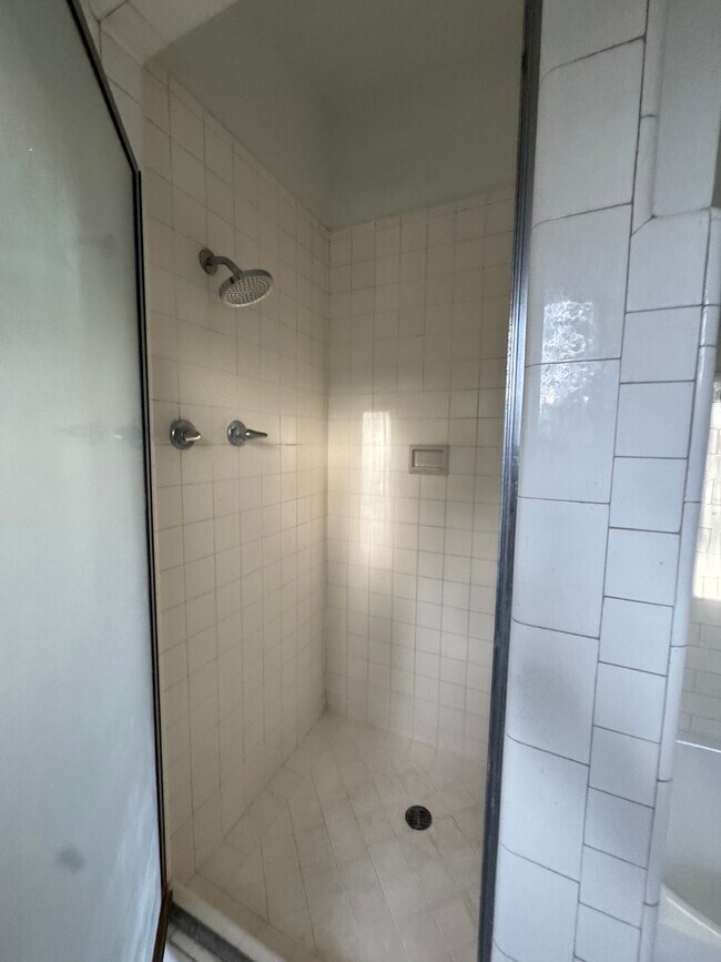 340 S Madison Ave in Pasadena, CA - Building Photo - Building Photo