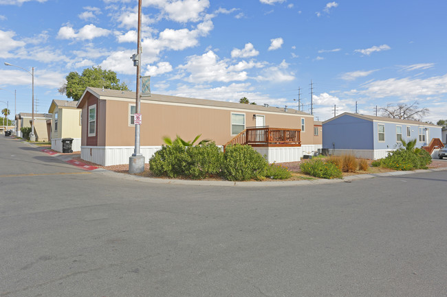 Aloha Vegas in North Las Vegas, NV - Foto de edificio - Building Photo