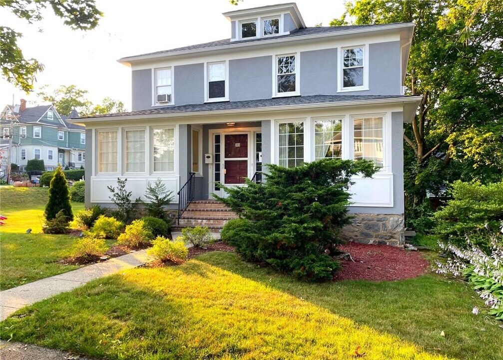 306 Soundview Ave in Mamaroneck, NY - Building Photo