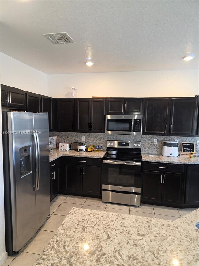 24122 SW 117 Path in Princeton, FL - Foto de edificio - Building Photo