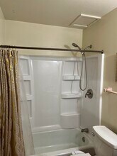 7259 W Lakefield Dr, Unit #2 in Milwaukee, WI - Foto de edificio - Building Photo