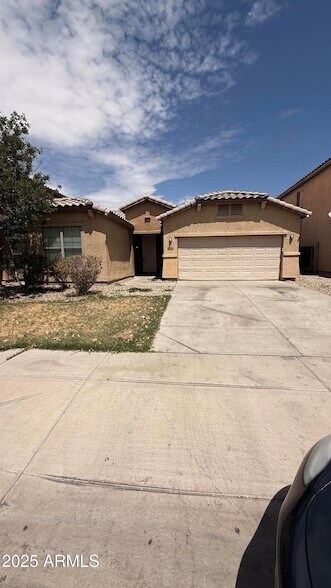 10004 W Raymond St in Tolleson, AZ - Building Photo