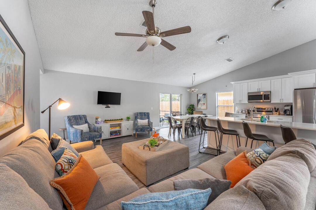 114 Sunny Oak Trail in Kissimmee, FL - Building Photo