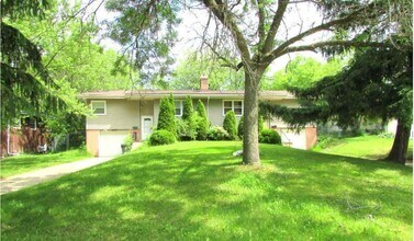 6120 Strathmore Ln, Unit 1 in Madison, WI - Building Photo - Building Photo