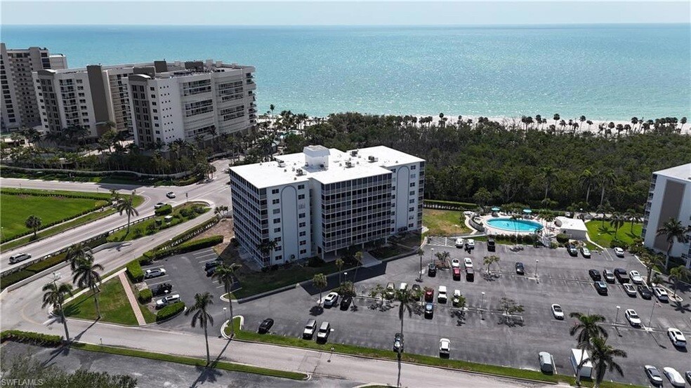 1 Bluebill Ave, Unit 709 in Naples, FL - Building Photo