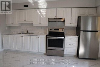 1657 Weston Rd in Toronto, ON - Building Photo - Building Photo