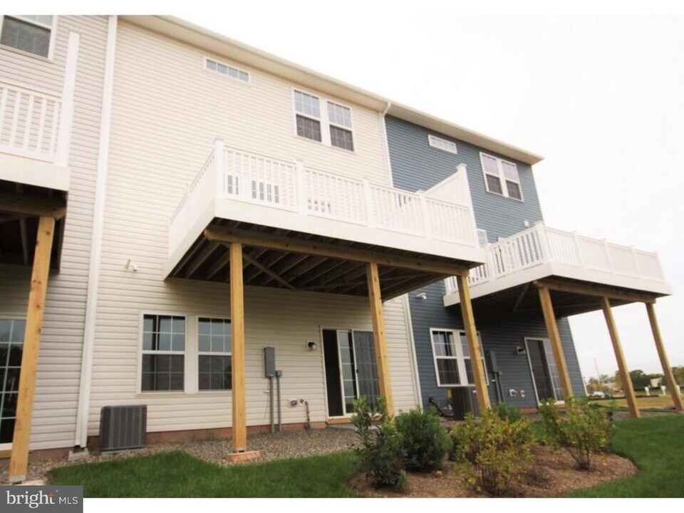 1816 Pinnacle Dr in Warrington, PA - Building Photo