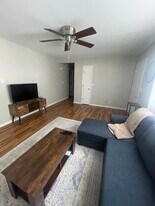 1024 N Jefferson St, Unit B in Lincoln, IL - Building Photo