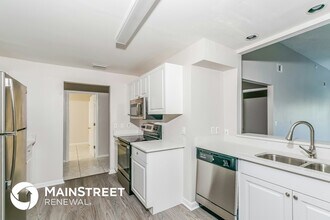 1656 Parakeet Ct in Melbourne, FL - Foto de edificio - Building Photo