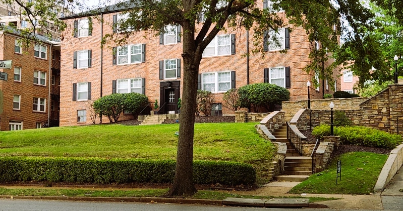 813 Westwood Dr in Clayton, MO - Foto de edificio