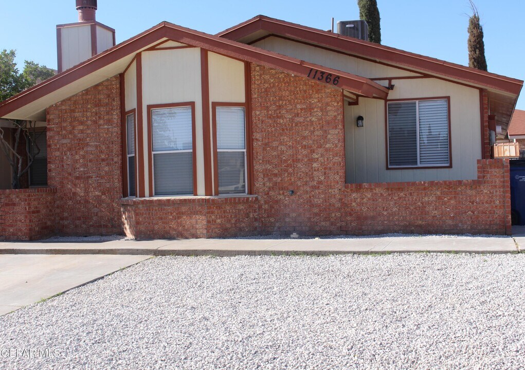 11366 Lake Loy Dr in El Paso, TX - Building Photo