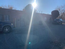 333 Dallas St NE in Albuquerque, NM - Building Photo