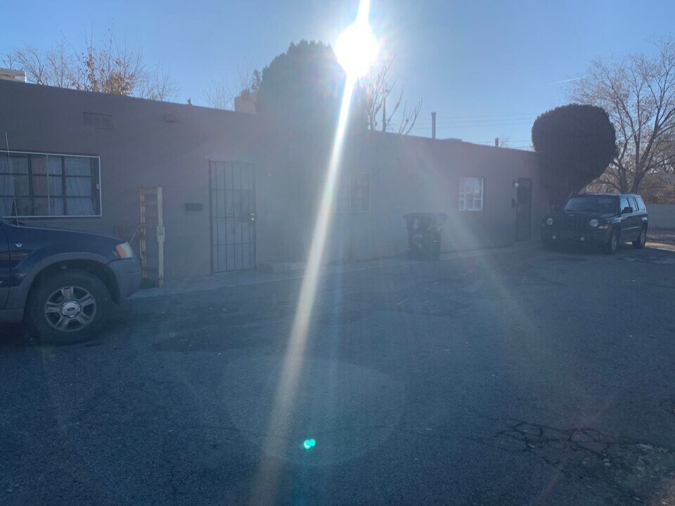 333 Dallas St NE in Albuquerque, NM - Foto de edificio