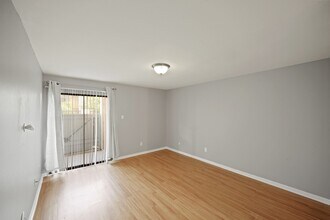 8517 Hearth Dr in Houston, TX - Building Photo - Building Photo
