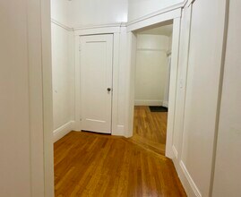 564 53rd St, Unit 564 in Oakland, CA - Foto de edificio - Building Photo