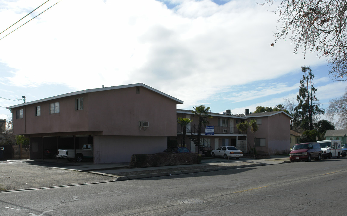 412 E 4th St in Madera, CA - Building Photo