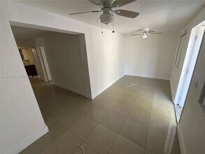 1064 NW 103rd St in Miami, FL - Building Photo - Building Photo
