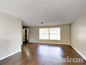 8508 Woodhurst Dr in Tampa, FL - Building Photo - Building Photo