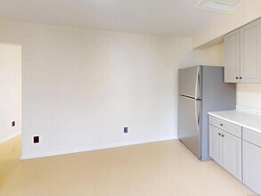 184 Midway Oval in Groton, CT - Building Photo - Building Photo
