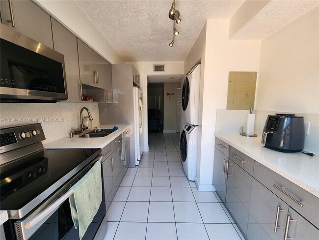 15250 SW 80th St in Miami, FL - Building Photo - Building Photo