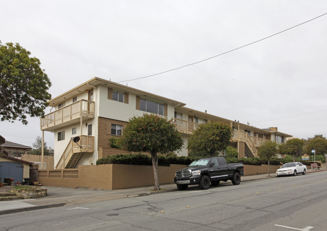 599 W Franklin St in Monterey, CA - Foto de edificio - Building Photo