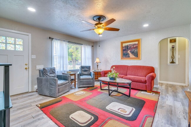 property at 1923 Lake Ave