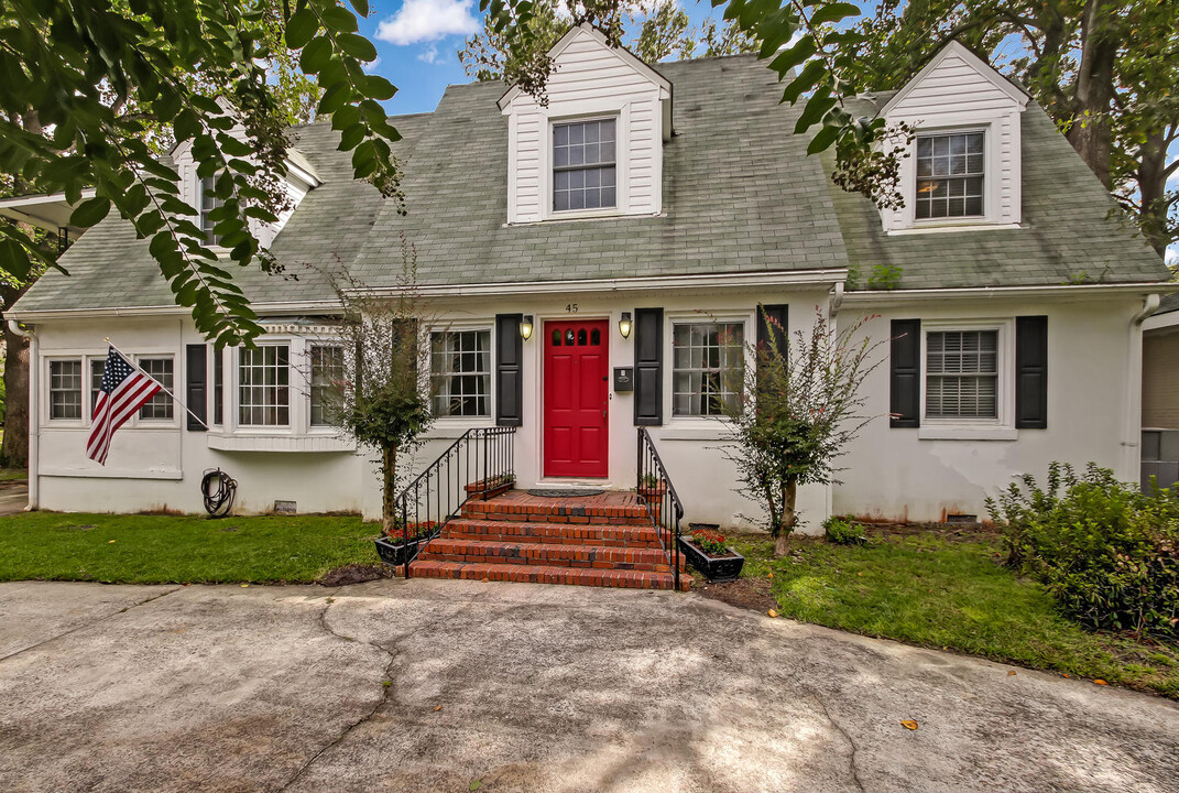 45 E 60th St in Savannah, GA - Foto de edificio