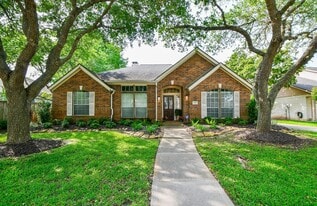 1211 Magnolia Woods Ct in Sugar Land, TX - Building Photo