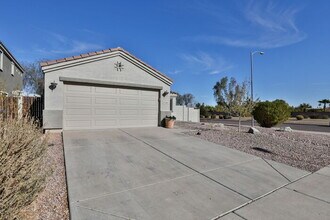 17420 W Calavar Rd in Surprise, AZ - Building Photo - Building Photo