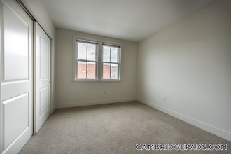 110 Second St., Unit PH04 in Cambridge, MA - Building Photo - Building Photo