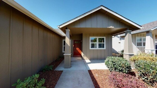 1372 SE Newgate Dr in College Place, WA - Building Photo - Building Photo