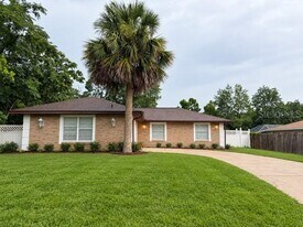 1084 Shepherd Ave in Deltona, FL - Building Photo