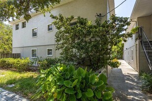 1011 S Moody Ave in Tampa, FL - Building Photo