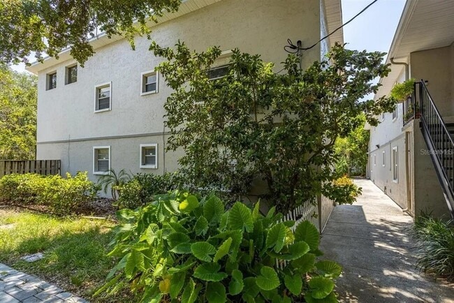 property at 1011 S Moody Ave