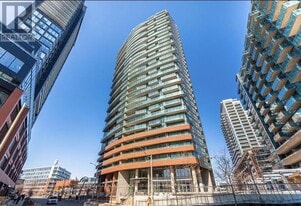 150 E Liberty St in Toronto, ON - Building Photo