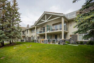 Park Place in Banff, AB - Building Photo