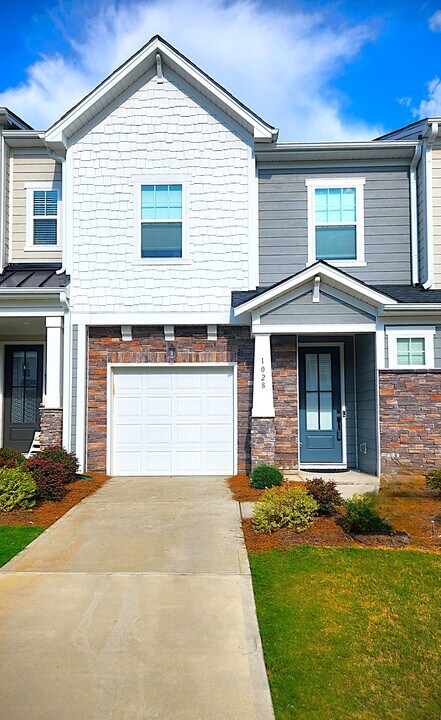 1028 Grays Ml Rd in Charlotte, NC - Building Photo