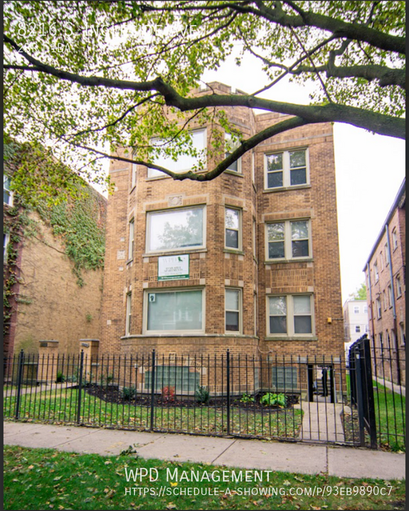 8216 S Ingleside Ave in Chicago, IL - Building Photo