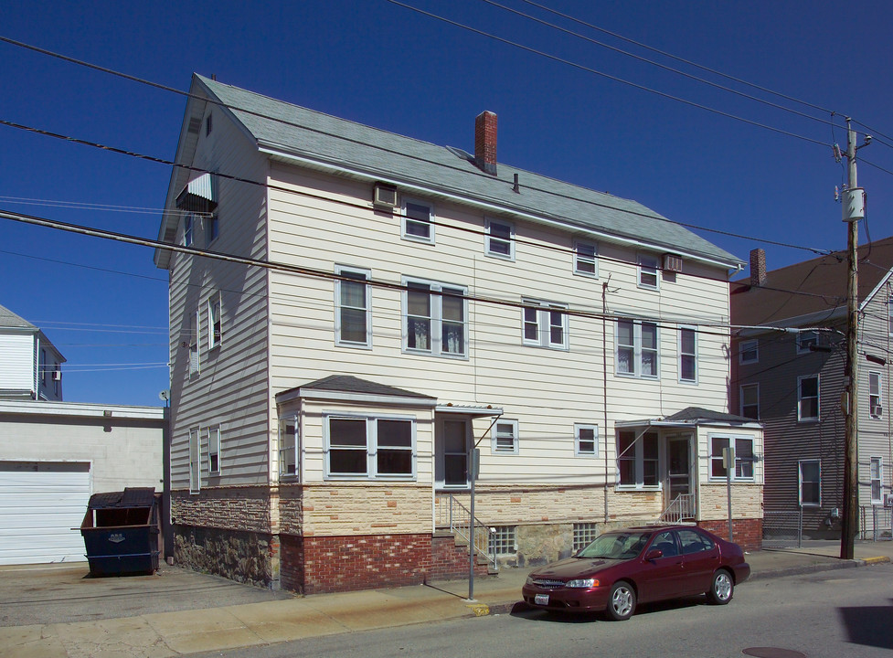 738-746 King Philip St in Fall River, MA - Building Photo