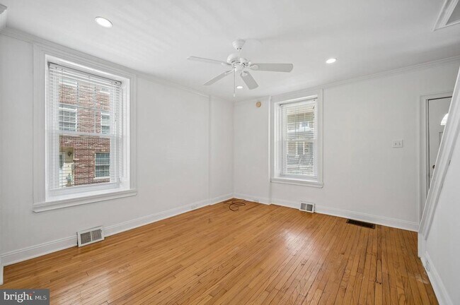 447 Dupont St in Philadelphia, PA - Building Photo - Building Photo