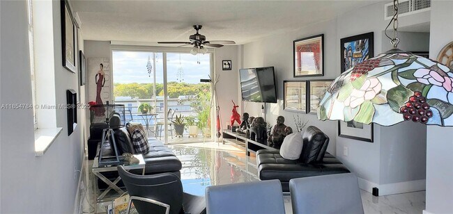 14165 SW 87th St in Miami, FL - Building Photo - Building Photo