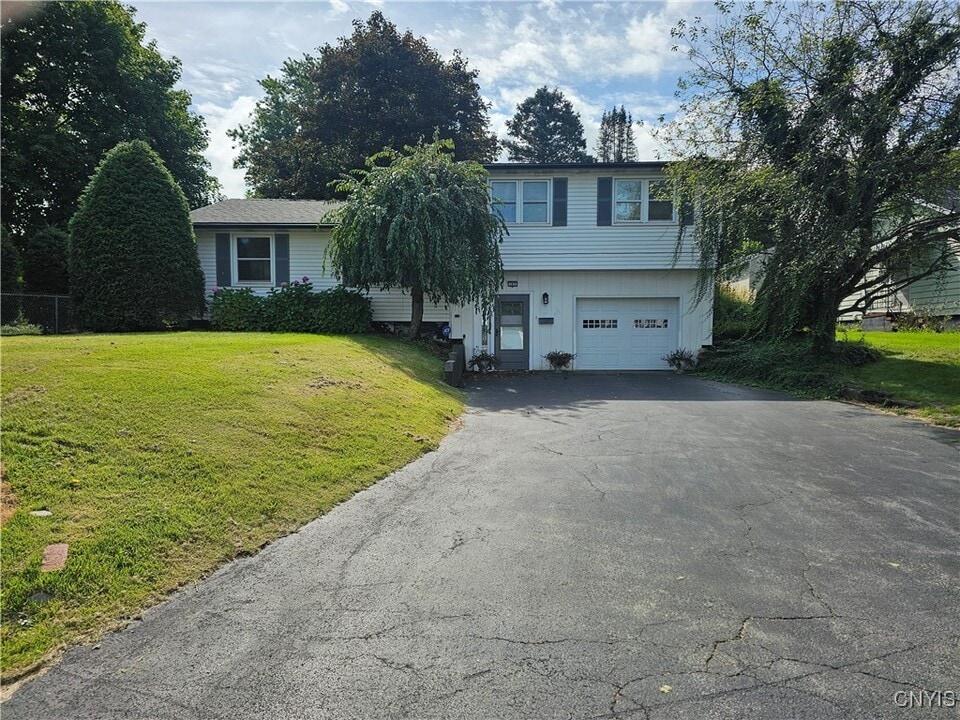 103 Steven Terrace in Syracuse, NY - Building Photo