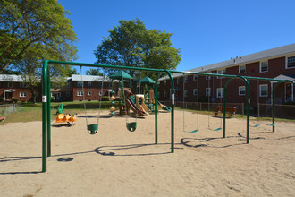 Fountain Village in Manchester, CT - Building Photo - Building Photo