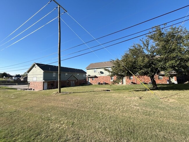 809 W Walnut St, Unit B1 in Celina, TX - Building Photo - Building Photo