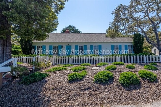 84 Vía Del Pinar in Monterey, CA - Building Photo - Building Photo