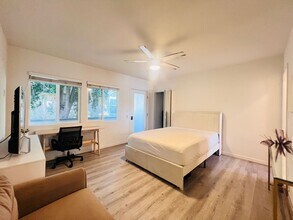 5525 Harold Way in Los Angeles, CA - Building Photo - Building Photo